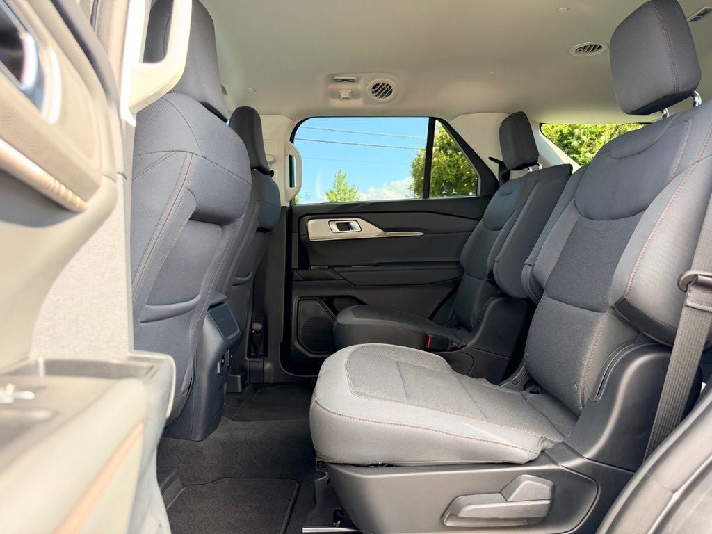 New 2026 Ford Explorer Active RWD image 9