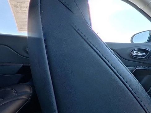 Used 2023 Jeep Cherokee Altitude Lux image 28