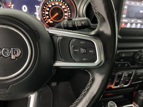 Used 2020 Jeep Wrangler Unlimited Sahara image 34