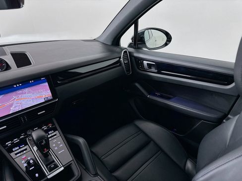 Used 2021 Porsche Cayenne AWD/4WD image 26