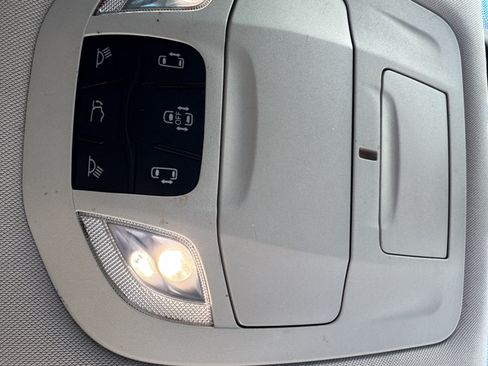Used 2019 Chrysler Pacifica Touring Plus w/ Cold Weather Group FWD image 25