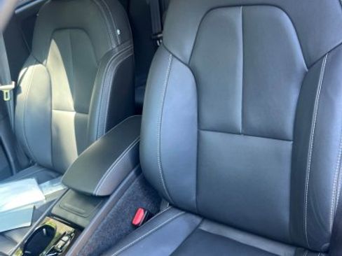 Used 2025 Volvo XC40 B5 Plus AWD/4WD image 5
