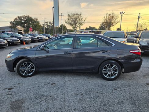 Used 2016 Toyota Camry SE image 4