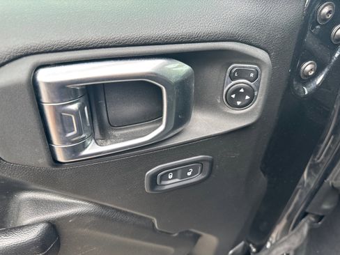 Used 2025 Jeep Wrangler Sport AWD/4WD image 12