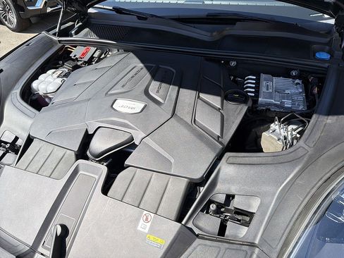 Used 2023 Porsche Cayenne AWD/4WD image 30