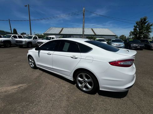 Used 2016 Ford Fusion SE FWD image 5