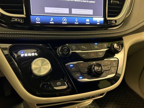 Used 2024 Chrysler Pacifica Touring-L w/ Road Tripper Package FWD image 25