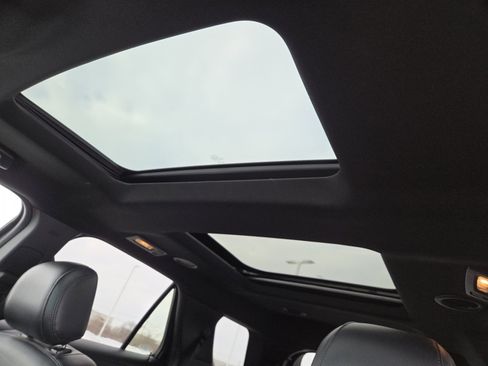 Used 2016 Ford Explorer XLT w/ Equipment Group 202A image 3