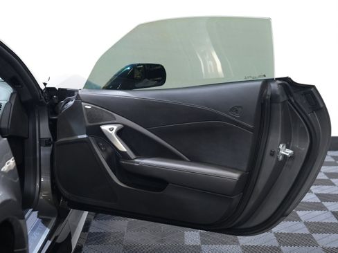 Used 2015 Chevrolet Corvette Z06 w/ 3LZ Preferred Equipment Group image 25