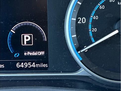 Used 2018 Nissan Leaf SV w/ SV Technology Package FWD image 18