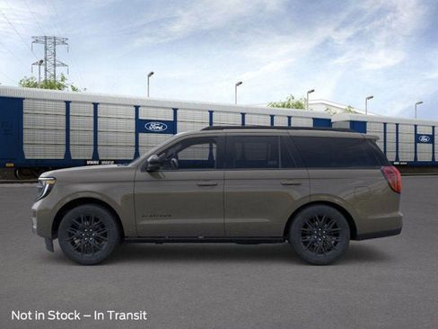 New 2026 Ford Expedition Platinum image 3