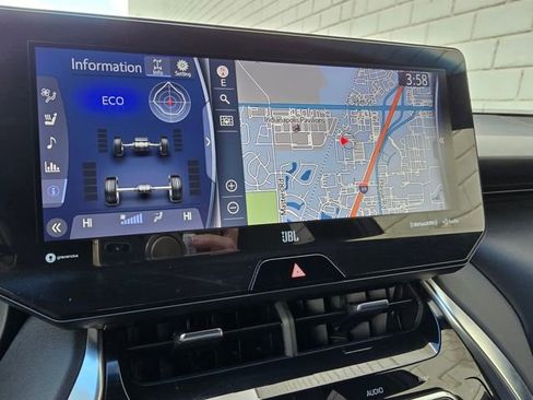 Used 2022 Toyota Venza XLE image 58