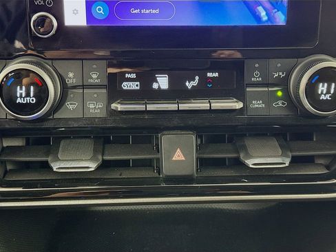 Certified 2023 Toyota Highlander FWD image 16