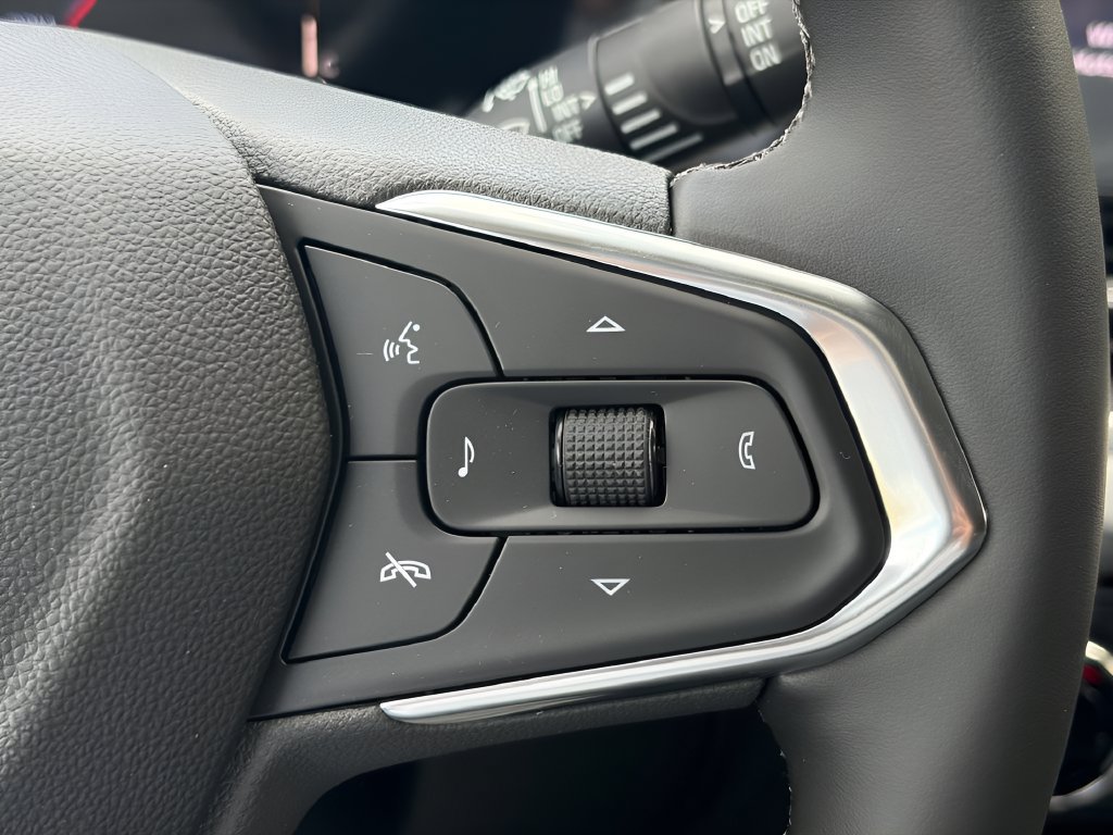 New 2026 Chevrolet Trax LT w/ Midnight Edition FWD image 18