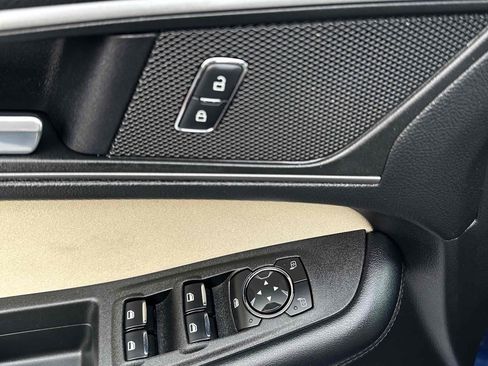 Used 2016 Ford Edge SE image 10