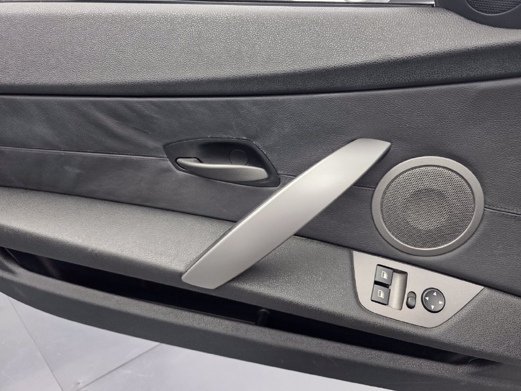 Used 2004 BMW Z4 3.0i RWD image 25