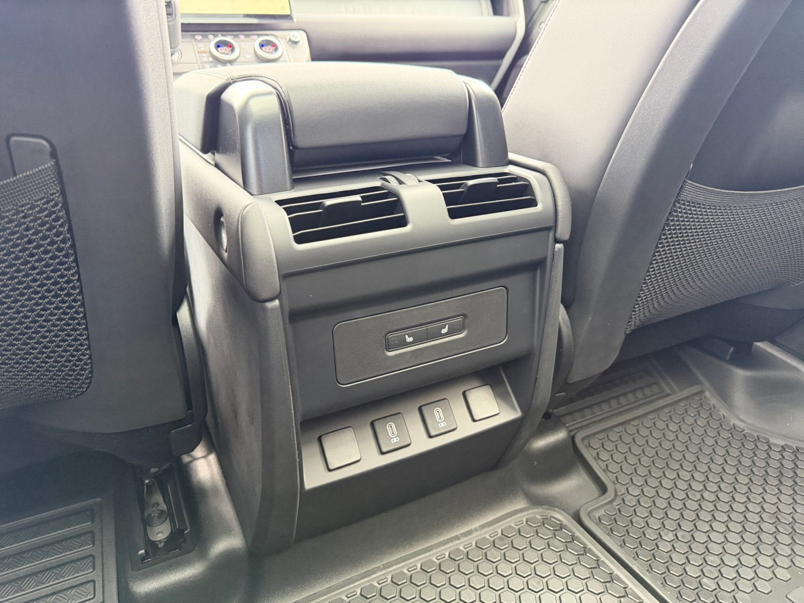 New 2026 Land Rover Defender 110 X-Dynamic SE AWD/4WD image 18