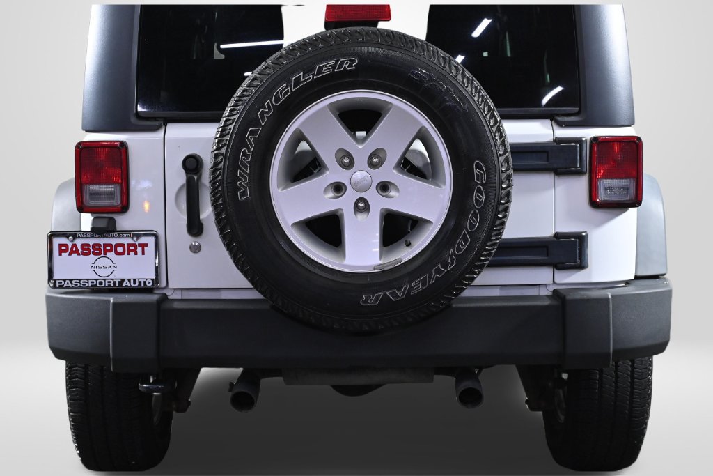 Used 2018 Jeep Wrangler Unlimited Sport S AWD/4WD image 9