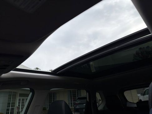 Used 2023 Nissan Rogue SL image 32