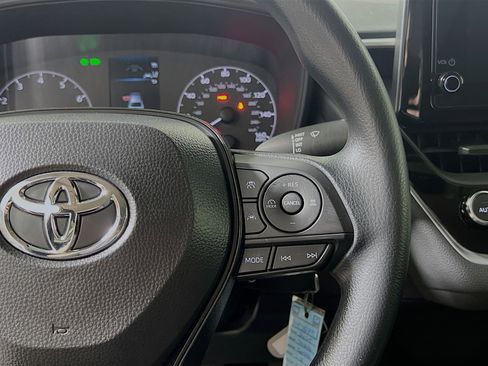 Used 2025 Toyota Corolla LE FWD image 20