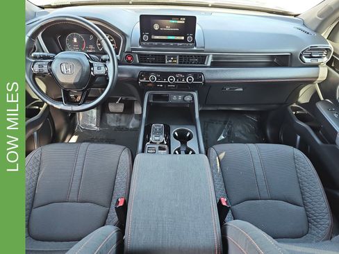 Used 2025 Honda Pilot Sport image 9