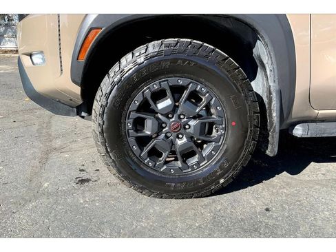 Used 2023 Nissan Frontier PRO-4X w/ Pro-4X Premium Package image 10