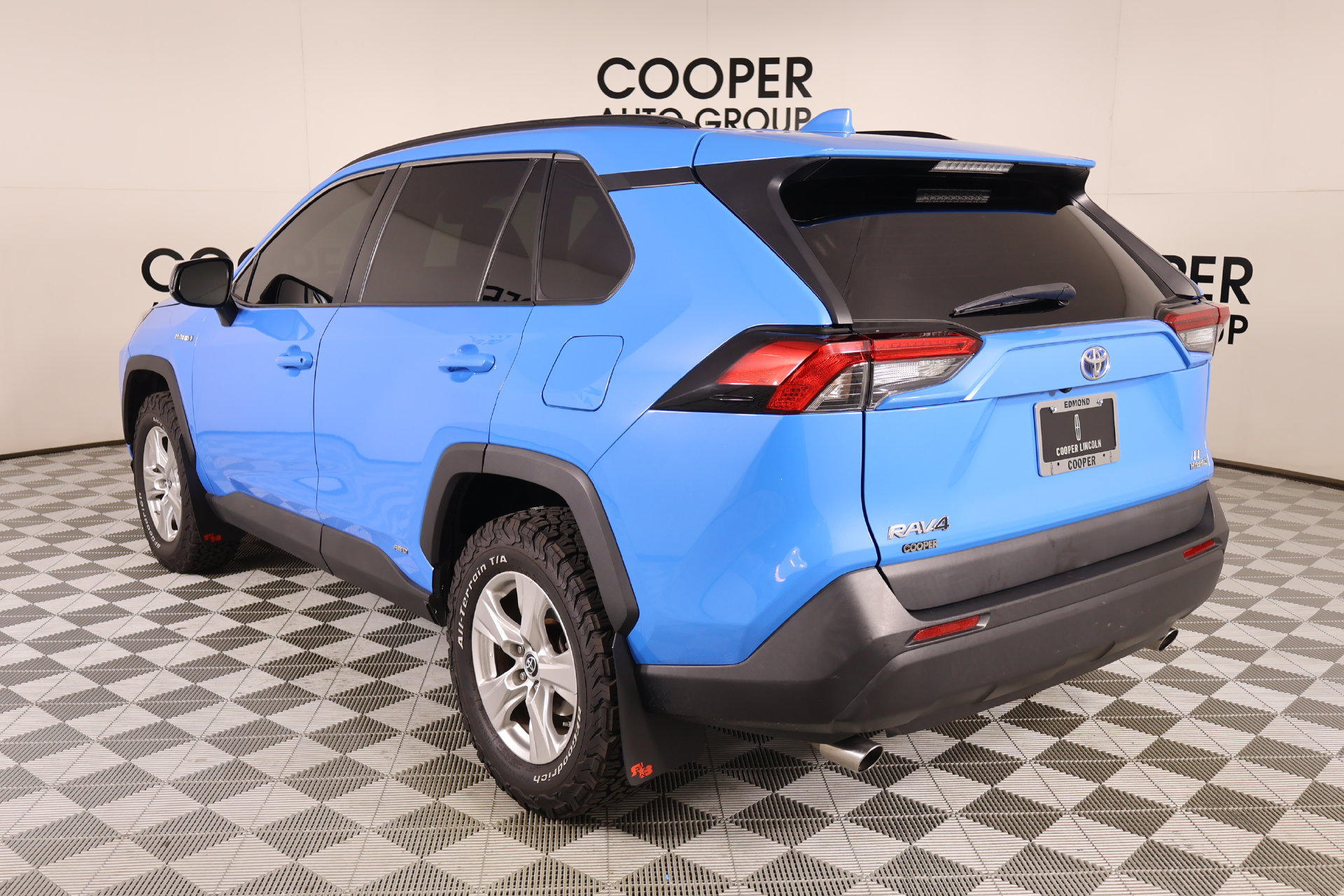 Used 2021 Toyota RAV4 LE AWD/4WD image 21
