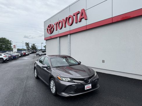 Used 2018 Toyota Camry LE w/ Protection Package (Q2) FWD image 1