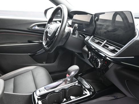 Used 2024 Chevrolet Trax RS w/ Sunroof Package FWD image 28