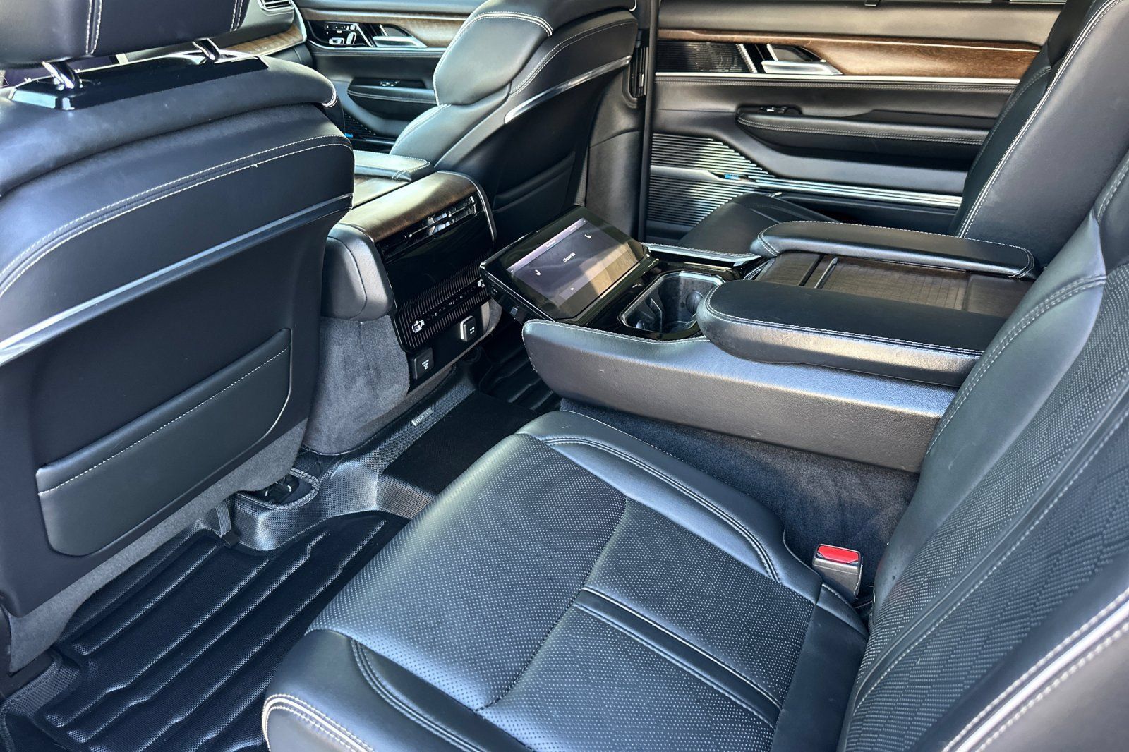 Used 2023 Jeep Grand Wagoneer Series II AWD/4WD image 14