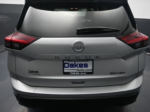Used 2024 Nissan Rogue SV image 33