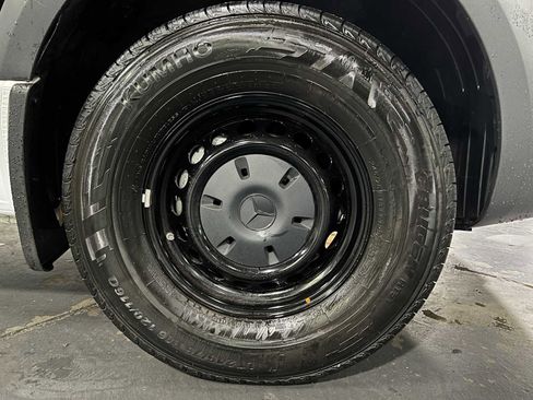 Used 2025 Mercedes-Benz Sprinter 2500 image 9