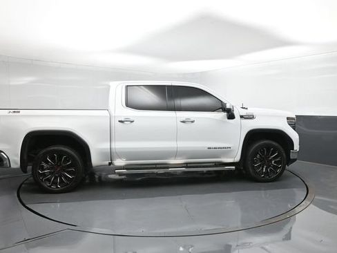 Used 2023 GMC Sierra 1500 SLT w/ X31 Off-Road Package AWD/4WD image 11
