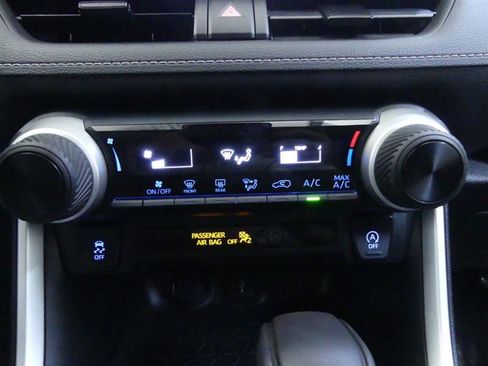 Used 2020 Toyota RAV4 LE image 14