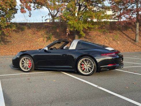 Used 2019 Porsche 911 image 8