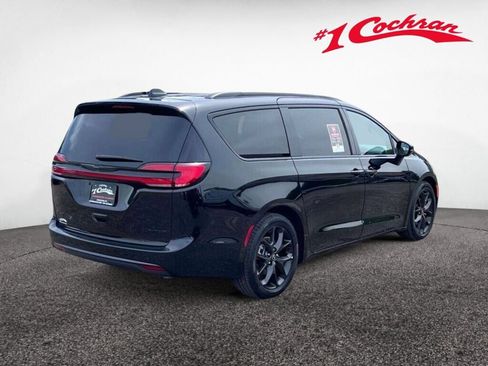 Used 2025 Chrysler Pacifica Limited FWD image 7