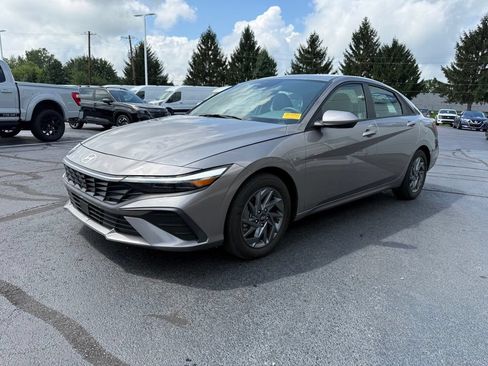 Used 2024 Hyundai Elantra SEL FWD image 10