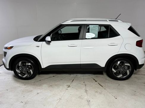 Used 2023 Hyundai Venue SEL image 4