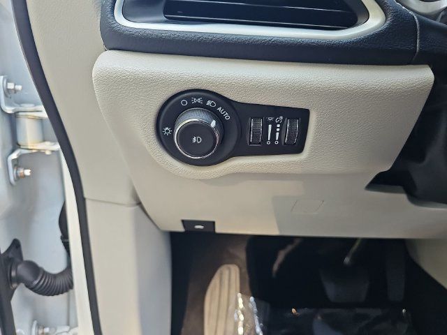 Used 2023 Chrysler Pacifica Touring-L FWD image 36