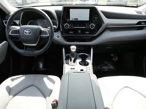 Certified 2026 Toyota Highlander XLE AWD/4WD image 10