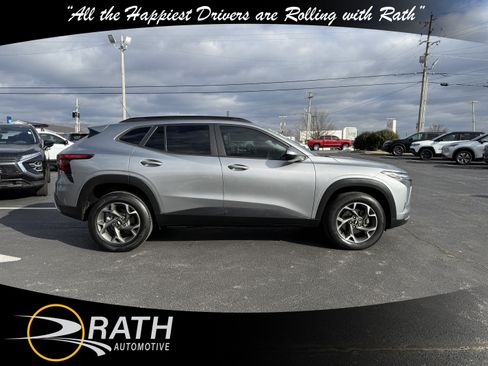 Used 2024 Chevrolet Trax LT w/ Driver Confidence Package image 10