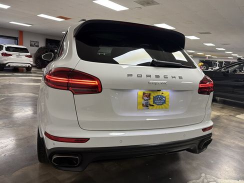 Used 2017 Porsche Cayenne Platinum Edition w/ Premium Package (PJV) AWD/4WD image 8
