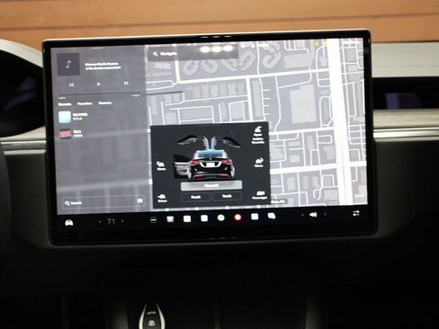 Used 2022 Tesla Model X image 37