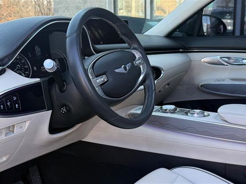 Used 2022 Genesis GV70 2.5T w/ Advanced Package image 17