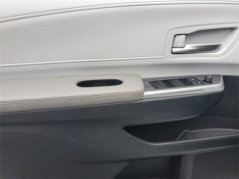 Used 2025 Toyota Sienna XLE image 16