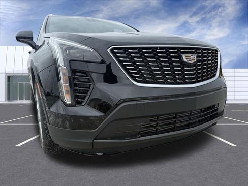 Certified 2023 Cadillac XT4 Luxury w/ Cold Weather Package image 8