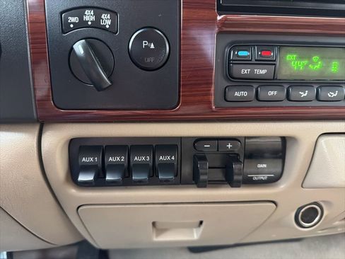 Used 2006 Ford F350 Lariat image 23