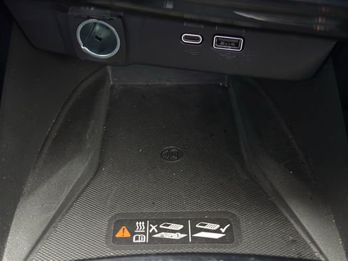 Used 2025 Chevrolet Trax RS w/ Sunroof Package image 34