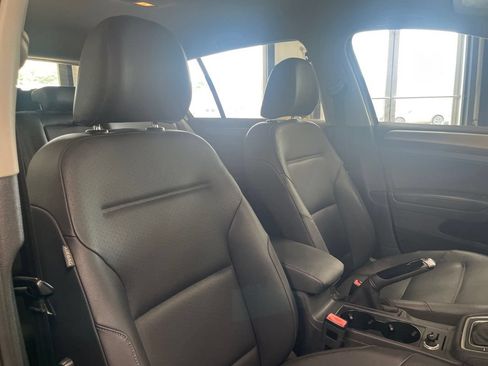 Used 2015 Volkswagen Golf TDI S FWD image 47