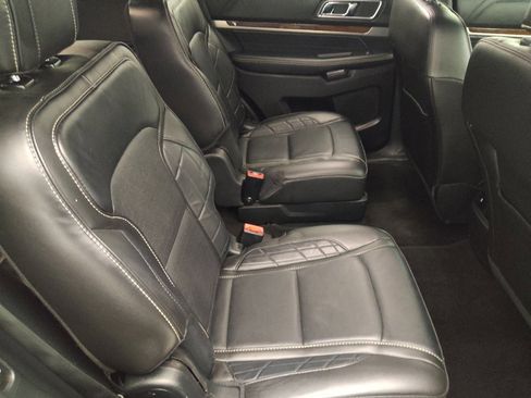 Used 2018 Ford Explorer Platinum AWD/4WD image 19